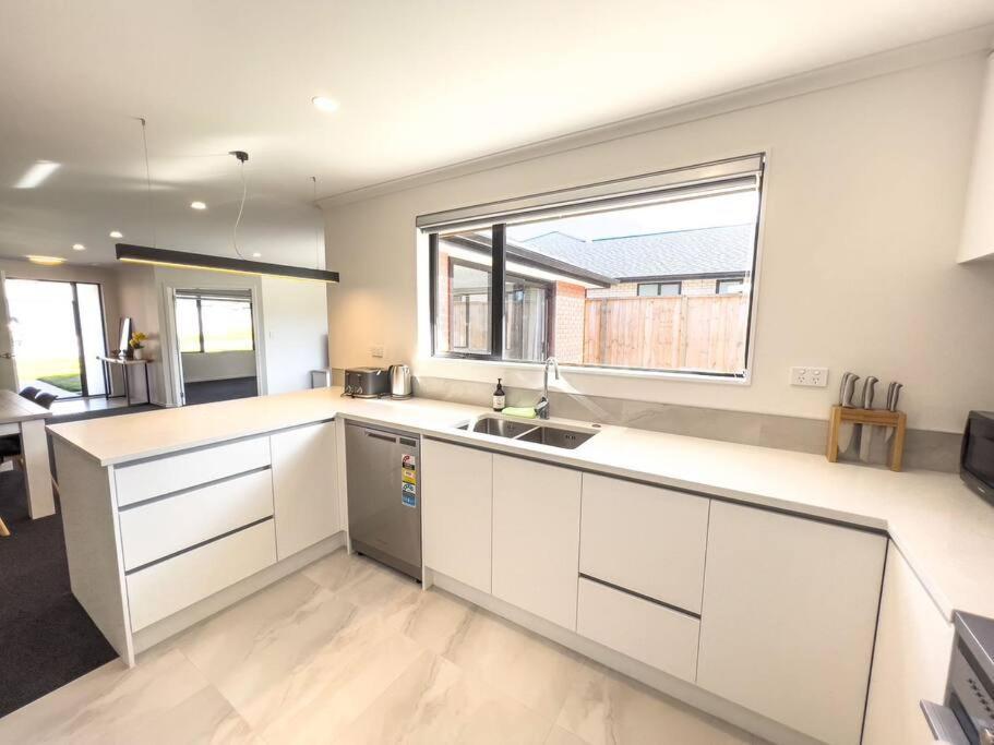 Peaceful 5 Bedrooms Retreat Holiday home *