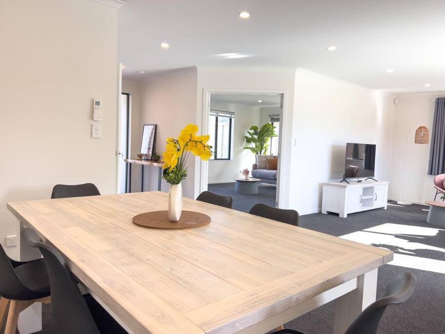 Peaceful 5 Bedrooms Retreat * Rotorua